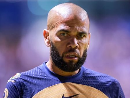 Дані Алвес у 42 роки: купує клуб у Португалії та повертається на поле